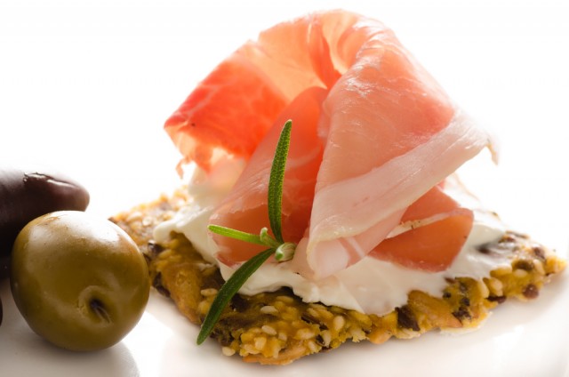 Roche lanserer KI-drevet kontinuerlig glukosemåler i Norge, som tilbyr personer med diabetes både 2-timers og nattlige prediktive varsler