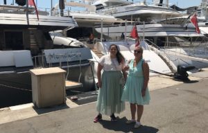 kvinner på sommerferie, brygge yacht