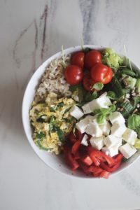Salat i bolle med eggerøre