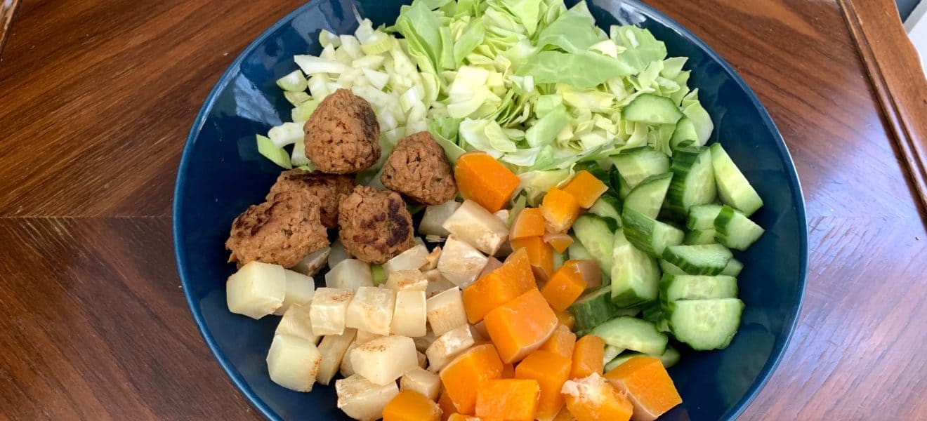 Salatbolle med ovnsbakte grønnsaker