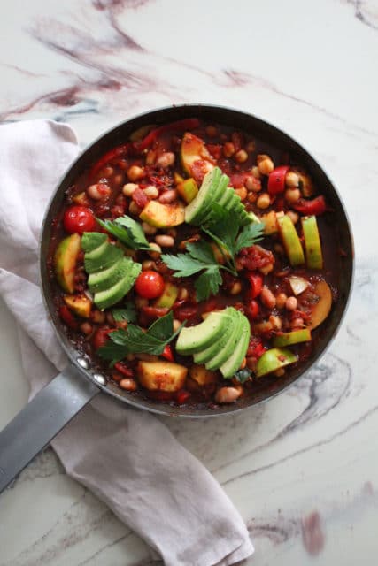 Spicy tomatpanne med bønner