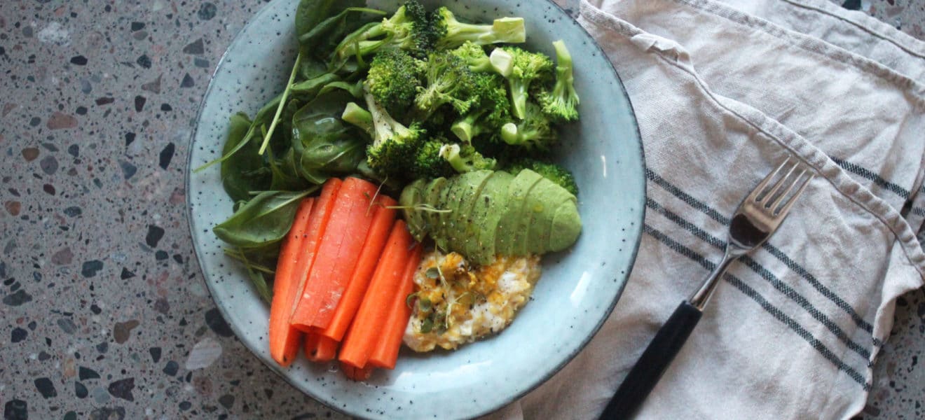 Oppskrift på lunsjsalat med eggerøre og brokkoli