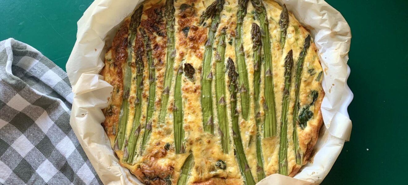 Ovnsbakt omelett med cottage cheese & asparges