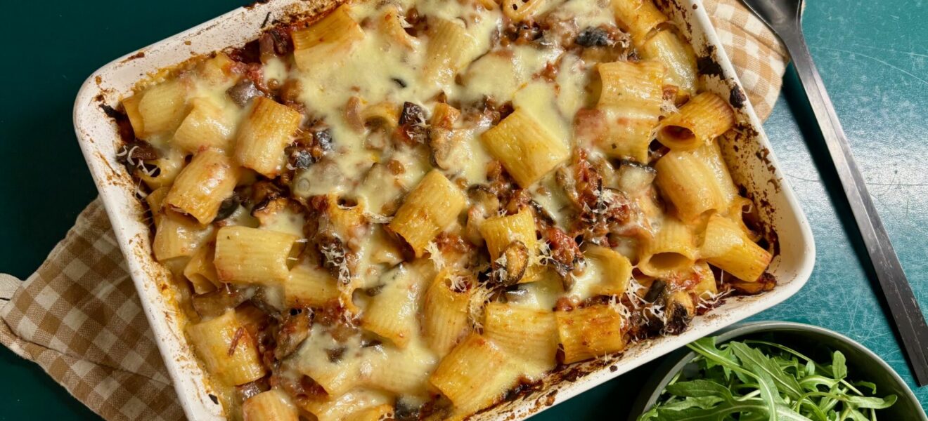Gratinert pastaform med tomat, sopp & aubergine