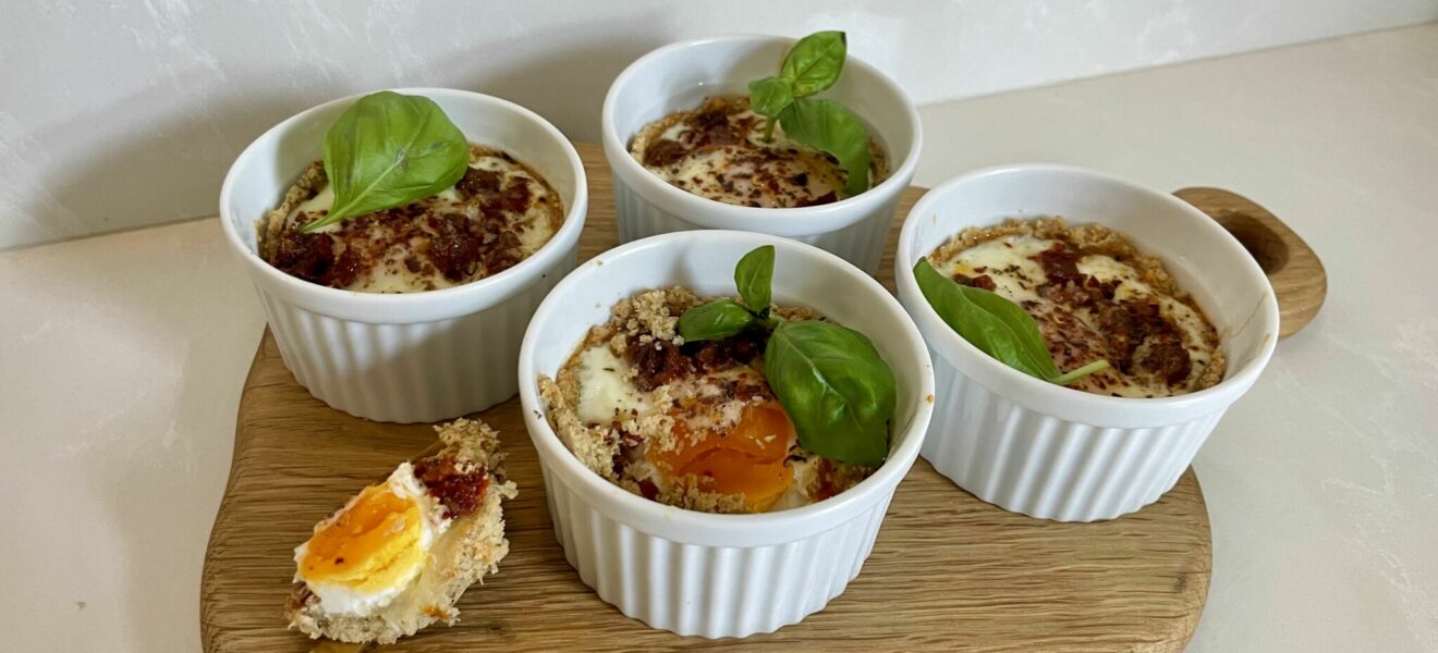 Små frokostpaier med ost og soltørket tomat