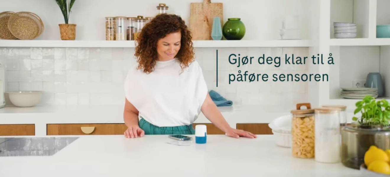 Slik påfører du Accu-Chek SmartGuide-sensoren på armen