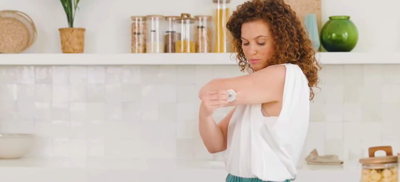 Accu-Chek SmartGuide: Slik fjerner du sensoren fra armen