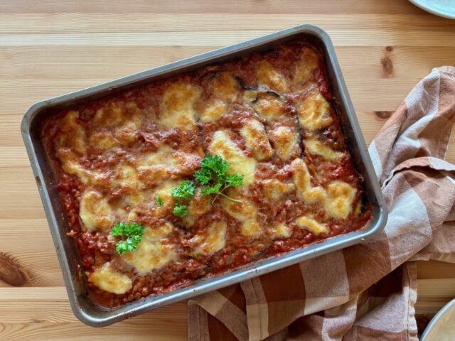 Lun salat med ovnsbakte gulrøtter, soltørket tomat og parmesan