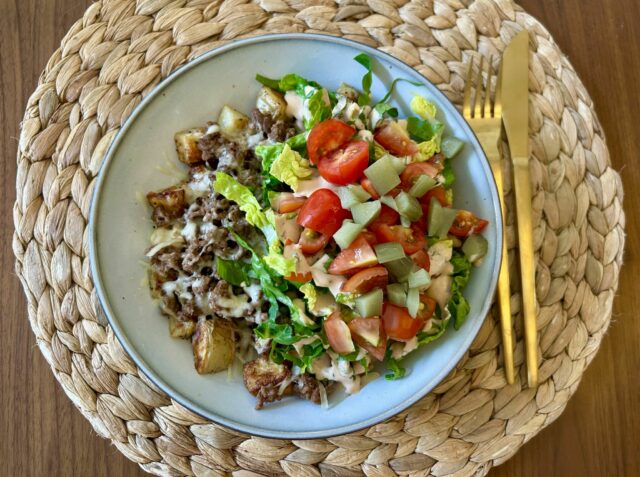 Grillet lårfilet av kylling med sommerlig vannmelonsalat